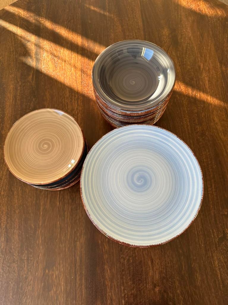 Set van borden, Huis en Inrichting, Ophalen, Zo goed als nieuw, Bord(en)