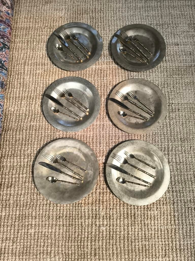 Thaise eet borden, Enlèvement, Assiettes(s)