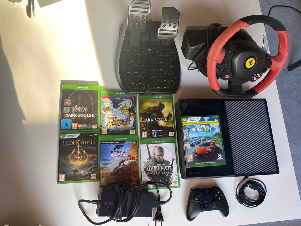Xbox One 500GB + Volant Ferrari Thrustmaster + 7 Jeux, Games en Spelcomputers, Spelcomputers | Xbox One, Zo goed als nieuw, Xbox One