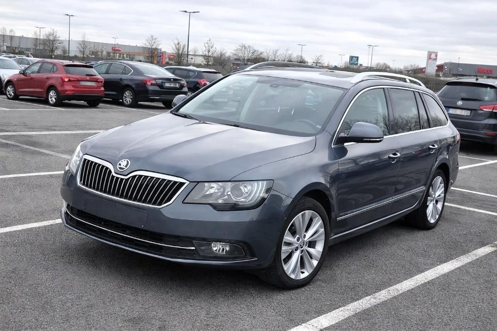 SKODA SUPERB AUTOMAAT 163000 KM LEDER NAVIGATIE DAB RADIO, Euro 5, Zwart, 4 cilinders, Leder