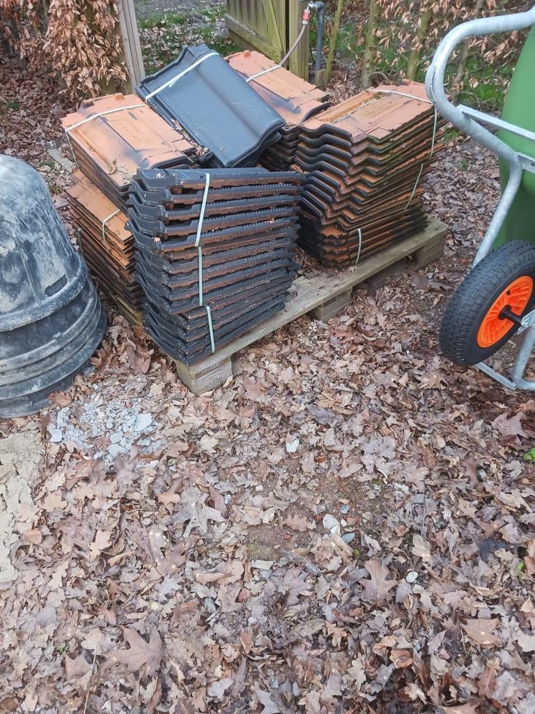 Dakpannen 70 stuks, Ophalen, Dakpannen