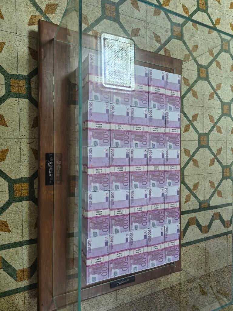 Table de salon. Édition a 30 exemplaires dans le monde, Maison & Meubles, Enlèvement, Verre