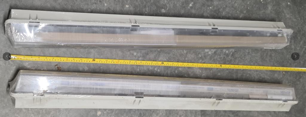 tl lamp armatuur 2 stuks mét ledlamp, Doe-het-zelf en Bouw, Ophalen, Zo goed als nieuw, Lamp met armatuur