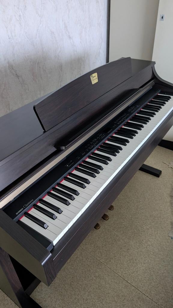 Piano Yamaha Clavinova CLP-330 met pedalen - perfecte staat, Muziek en Instrumenten, Ophalen, Bruin, Digitaal, Zo goed als nieuw