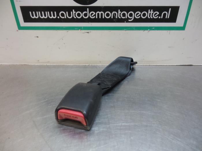 Insertion ceinture de sécurité arrière gauche d'un Toyota, Autos : Pièces & Accessoires, Habitacle & Garnissage, -, Toyota, Utilisé