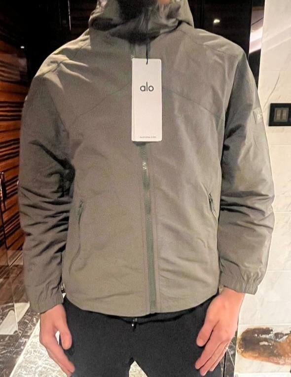 Veste coupe-vent Alo, Enlèvement