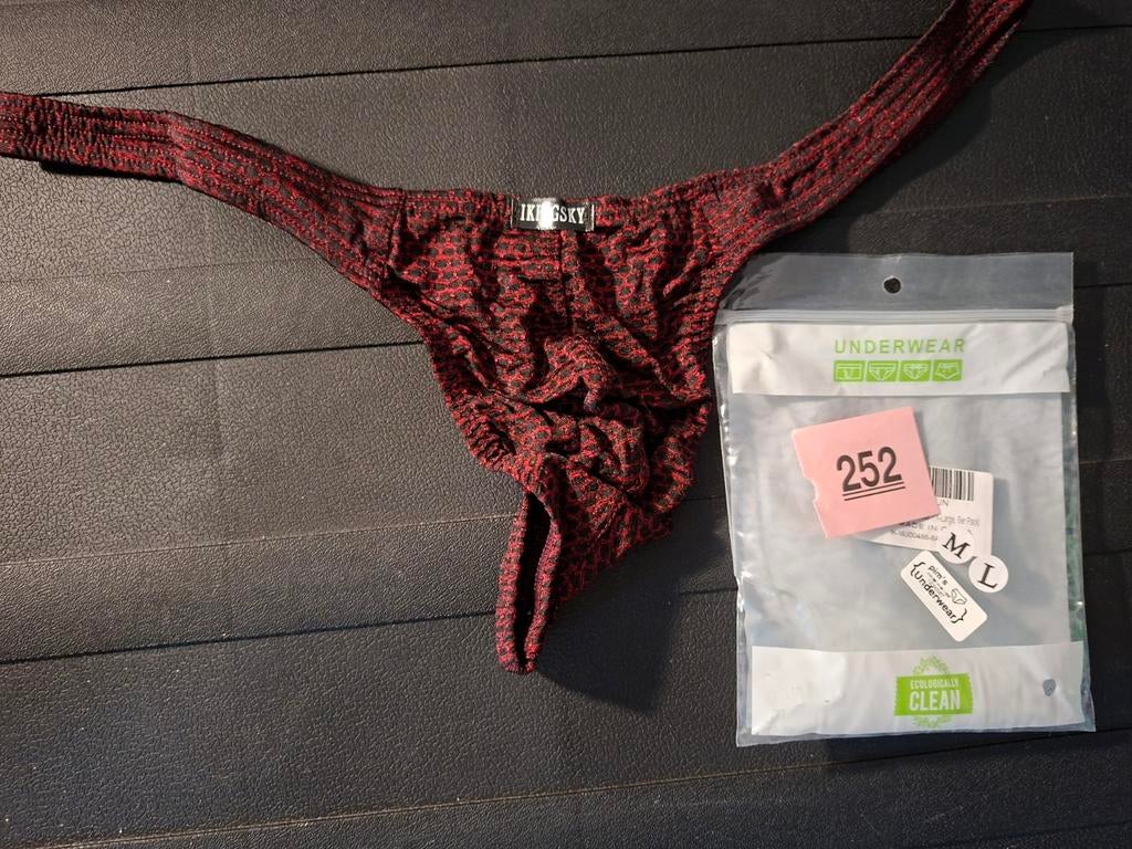 Mini string pour homme, Vêtements | Femmes, Envoi