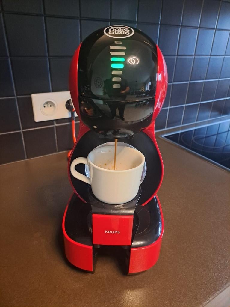 Dolce Gusto Krups type KP130 in perfecte staat, Elektronische apparatuur, Koffiezetapparaten, Zo goed als nieuw, Koffiemachine