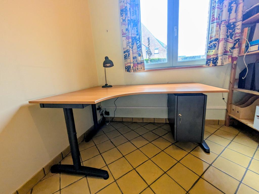 Beau bureau Ikea (Galant réf. 18222), Huis en Inrichting, Bureaus, Ophalen, In hoogte verstelbaar, Gebruikt, IKEA