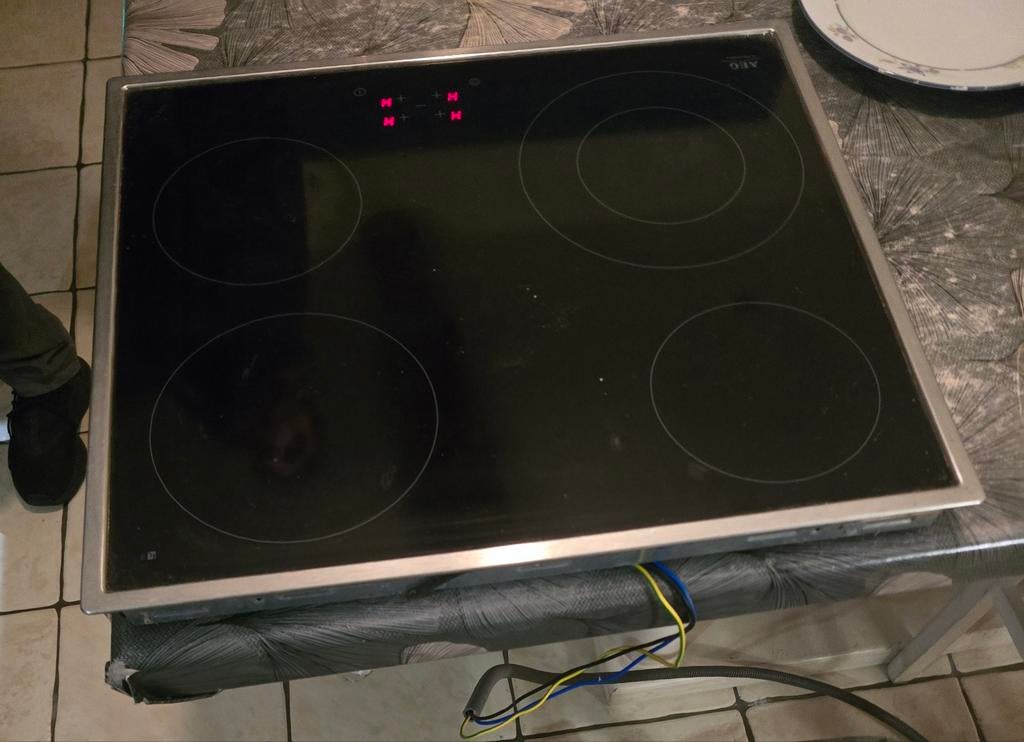 AEG Electrolux keramische kookplaat - 4 open haarden, Elektronische apparatuur, Kookplaten, Ophalen