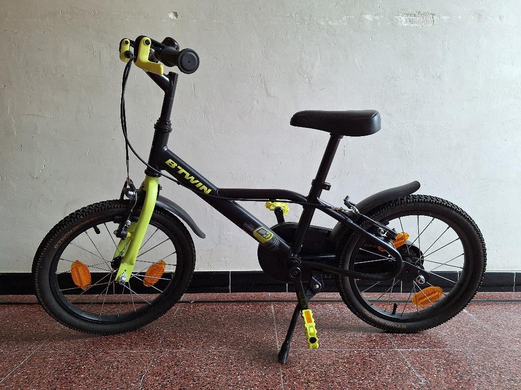 Fiets 16 inch 4-6 jaar 500 Dark Hero B'TWIN, Fietsen en Brommers, Fietsen | Kinderfietsjes, Ophalen, Zo goed als nieuw, 16 tot 20 inch