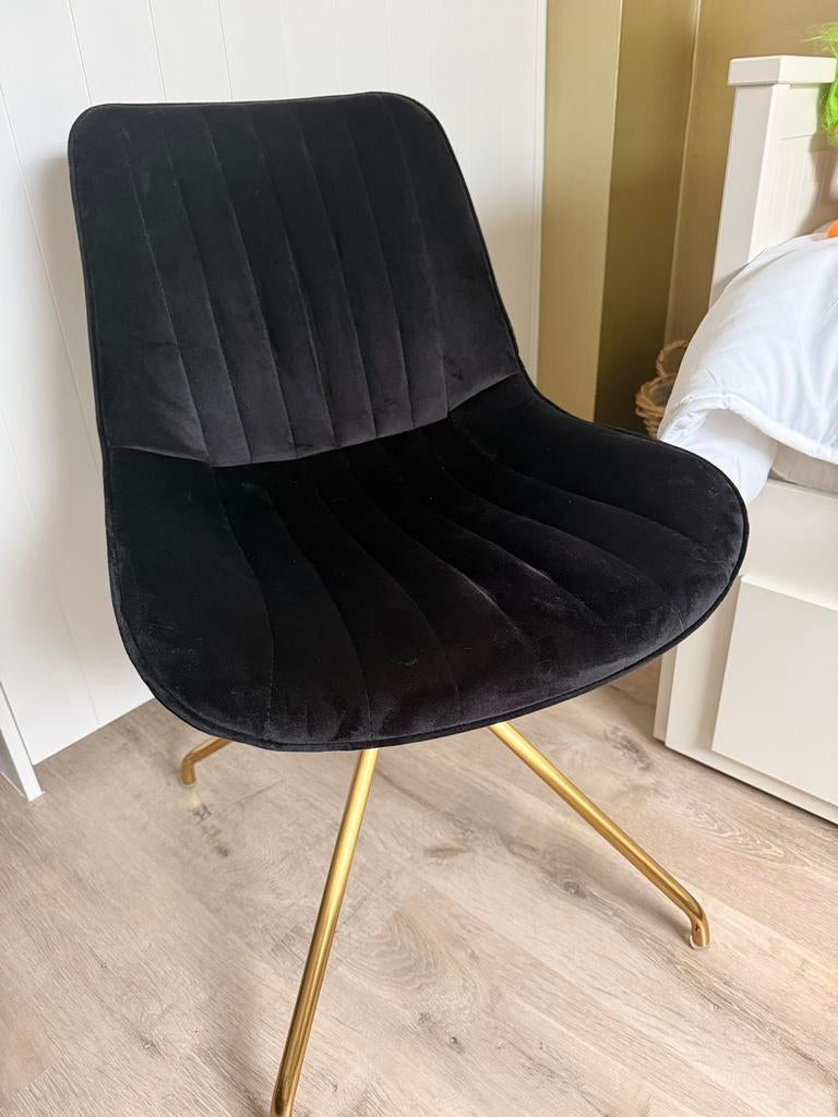 Chaise en velours noir, Enlèvement, Comme neuf