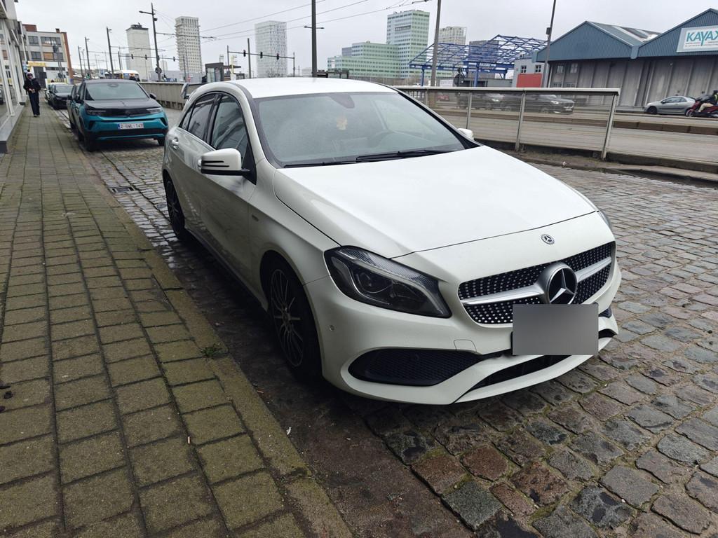 Mercedes-Benz A-Klasse A 200, Autos, Classe A, Boîte manuelle, Noir, 5 portes