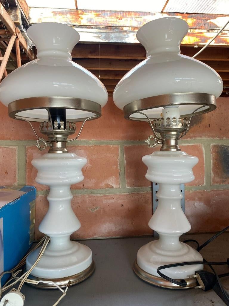 Lampadaire opaline, Enlèvement