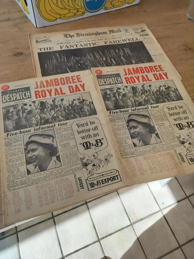 3 oude kranten 1957 scouts jamboree royal day, Verzamelen, Ophalen of Verzenden