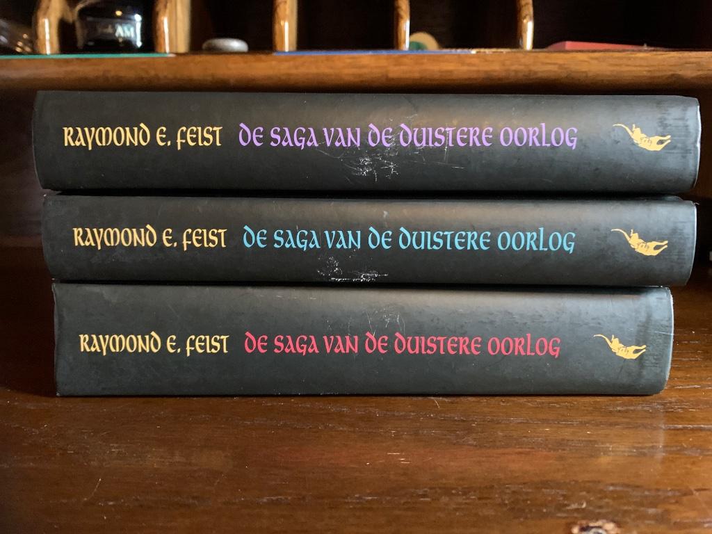 De saga van de duistere oorlog, Boeken, Ophalen of Verzenden, Gelezen, Raymond E. Feist