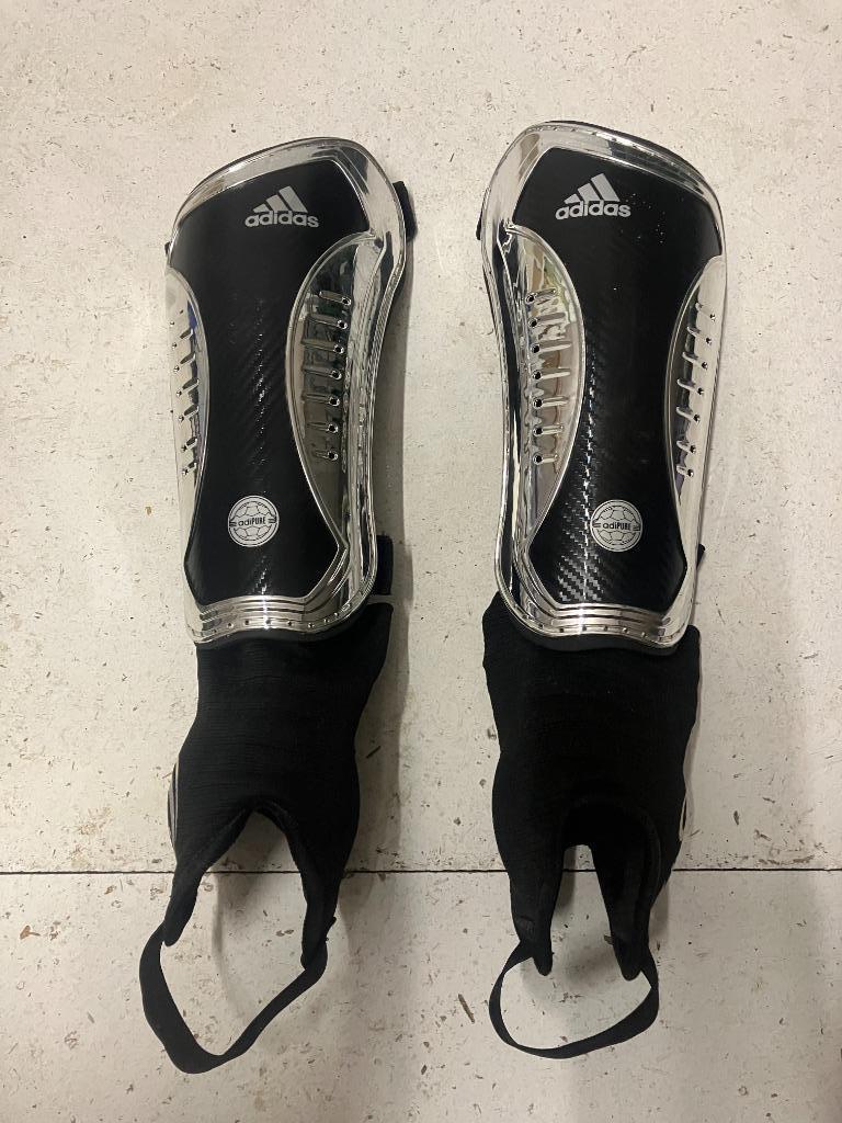 Scheenbeschermers Adidas, Sports & Fitness, Football, Enlèvement ou Envoi, Comme neuf, Accessoires de club
