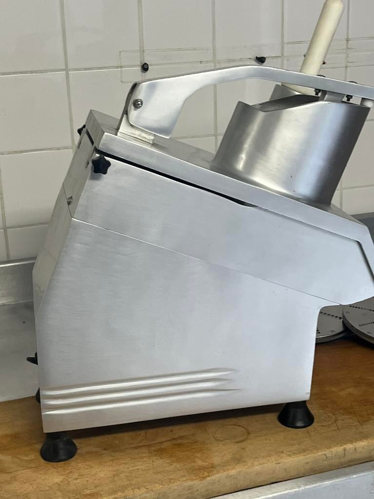 Groentensnijmache met messen, Ophalen