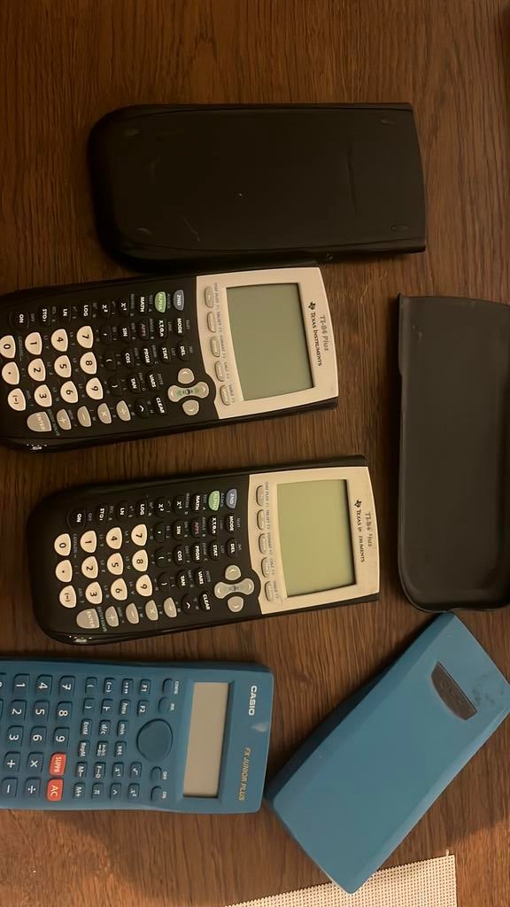 TI84 Plus en Casio FX Junior plus rekenmachine, Diversen, Ophalen of Verzenden, Zo goed als nieuw