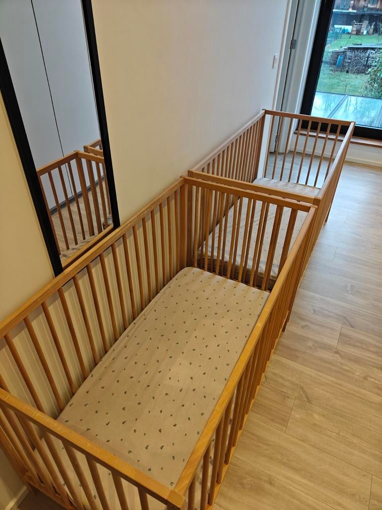 2 babybedjes van Ikea inclusief aerosleep matrasjes, Kinderen en Baby's, Babywiegjes en Ledikanten, Ophalen