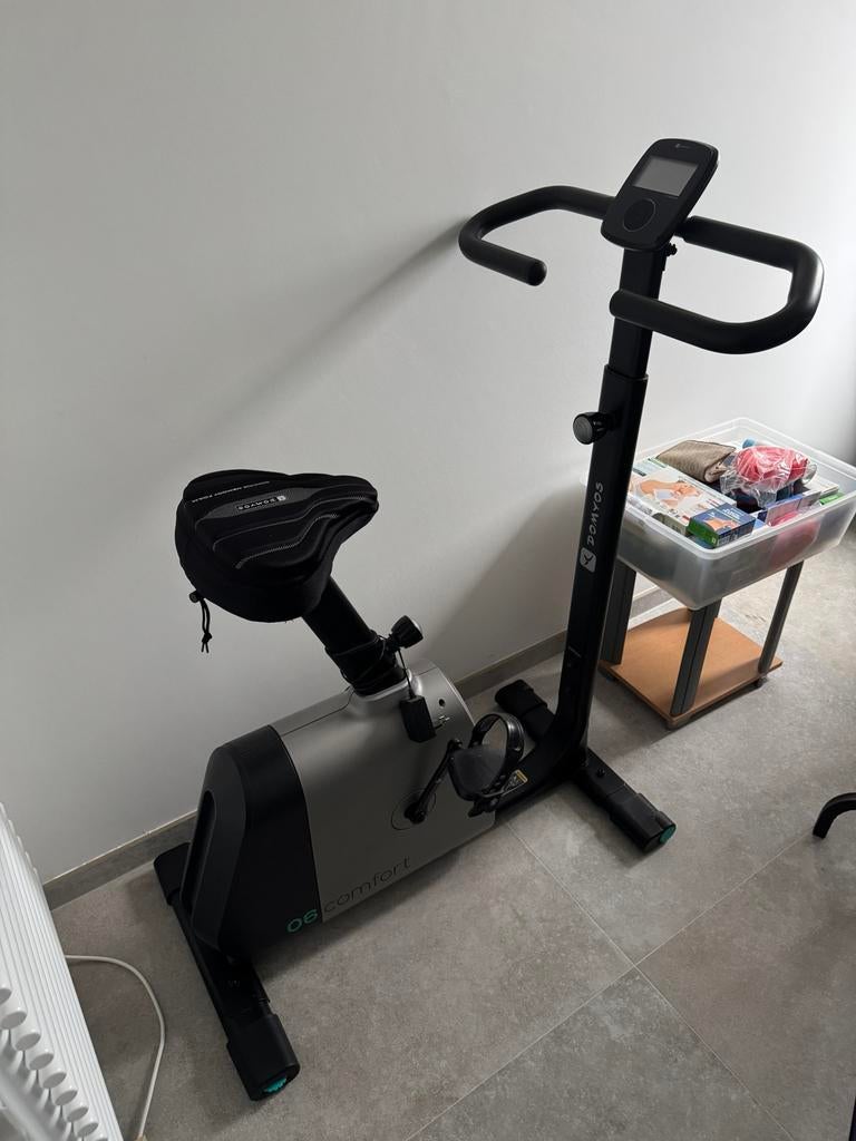Vélo d'appartement Domyos avec résistance motorisée, Comme neuf, Enlèvement, Métal, Vélo d'appartement