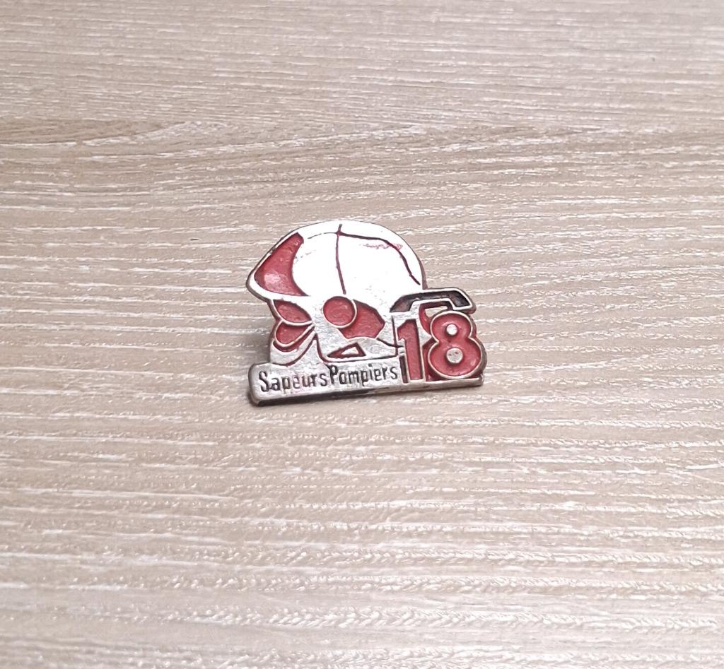 PIN - SAPEURS - POMPIERS - BRANDWEER, Collections, Envoi, Utilisé, Autres sujets/thèmes, Insigne ou Pin's