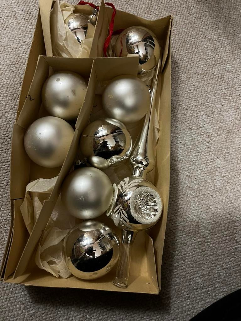 Visière argentée et 8 boules argentées vintage, Enlèvement ou Envoi, Comme neuf