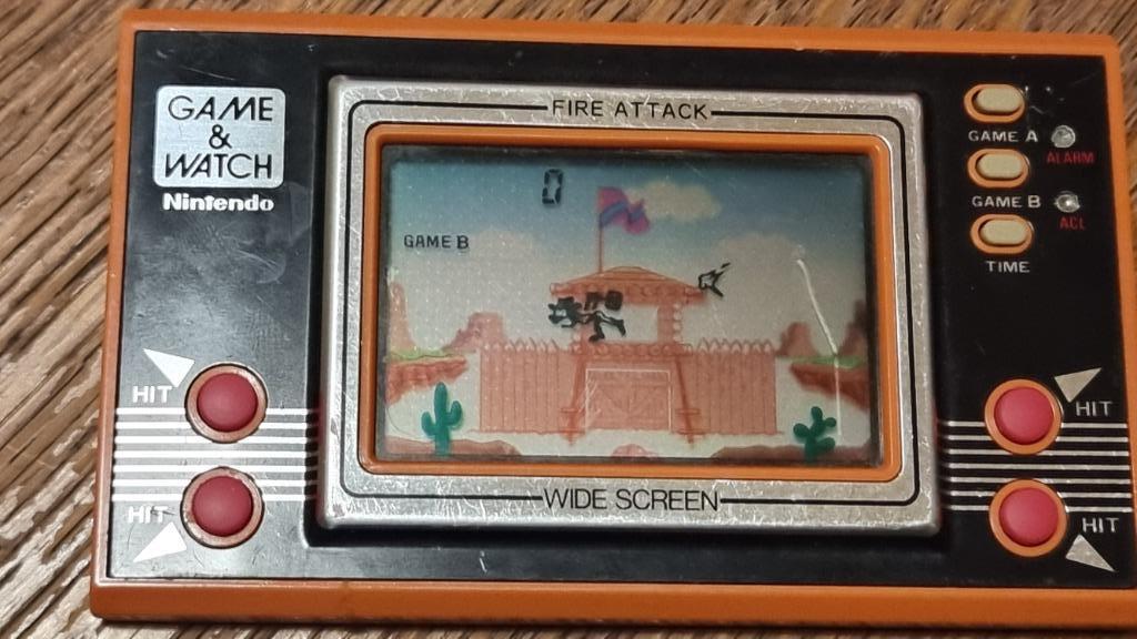 Montre de jeu vintage NINTENDO FIRE ATTACK, Consoles de jeu & Jeux vidéo, Enlèvement ou Envoi, 1 joueur, Utilisé, À partir de 3 ans