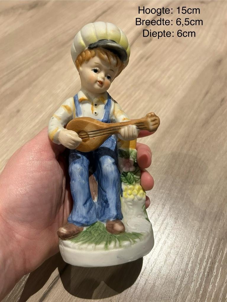 Beeldje jongentje met ukelele, Enlèvement ou Envoi, Comme neuf