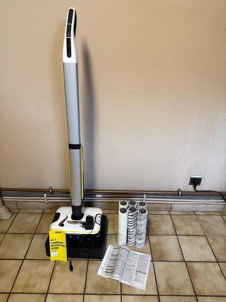 Karcher stofzuiger/dweil, Ophalen, Stofzuiger, Zo goed als nieuw, Reservoir