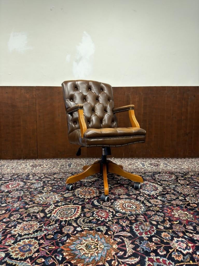 Klassiek Engels Chesterfield Bureaustoel, Ophalen