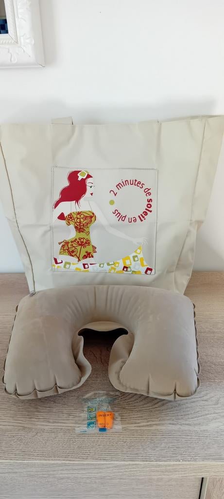 Reistas of grote draagtas, Handtassen en Accessoires, Tassen | Reistassen en Weekendtassen, Nieuw, Beige, Minder dan 40 cm, Minder dan 20 cm