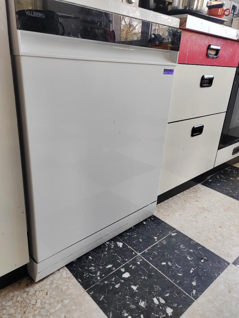 Lave-vaisselle 14 couverts VALBERG 14S40 B WAD929C, Elektronische apparatuur, Vaatwasmachines, Ophalen, Tussenbouw, Energieklasse A of zuiniger