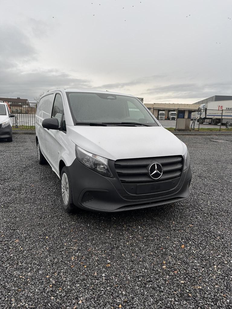 Mercedes-Benz Vito 114 CDI PRO L2 9G-Tronic ESSENTIAL Editio, Auto's, 4 deurs, Zwart, 4 cilinders, 2000 kg
