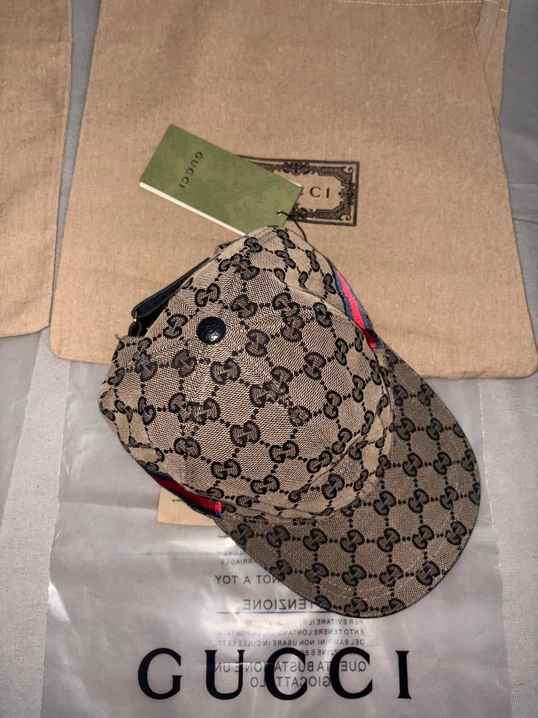 Gucci pet grijs/beige, Enlèvement ou Envoi, Neuf, 57 cm (M, 7⅛ pouces) ou moins, Casquette