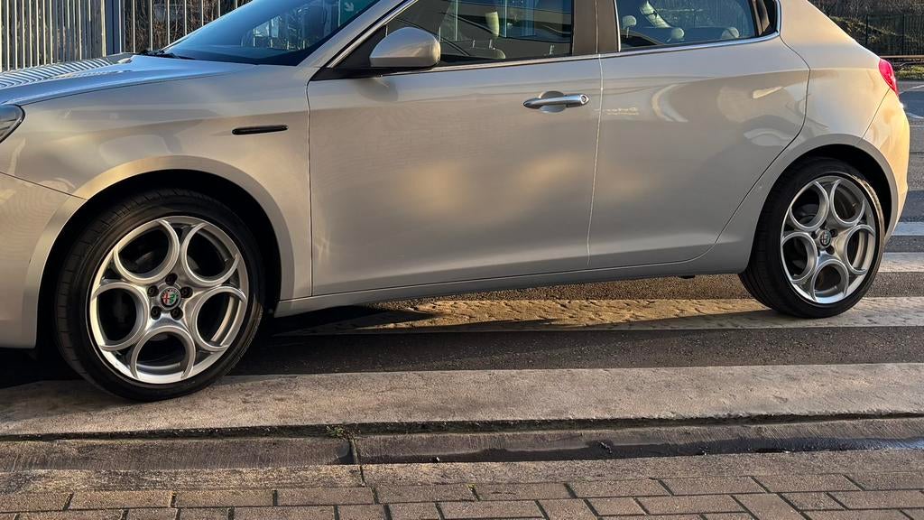 Jantes Alfa Romeo Giulietta 18* + 4 pneus neufs Michelin, 4 Saisons, Enlèvement, Pneu(s), 18 pouces