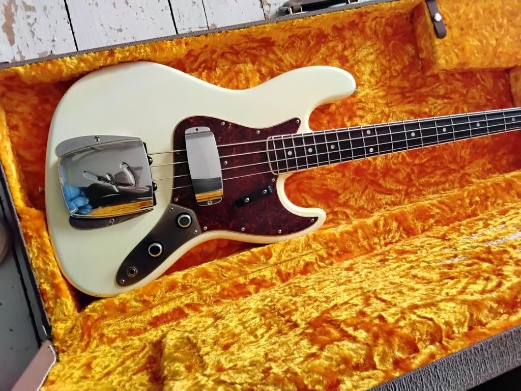 Fender jazz bass 60th anniversary usa, Musique & Instruments, Instruments à corde | Guitares | Basses, Enlèvement