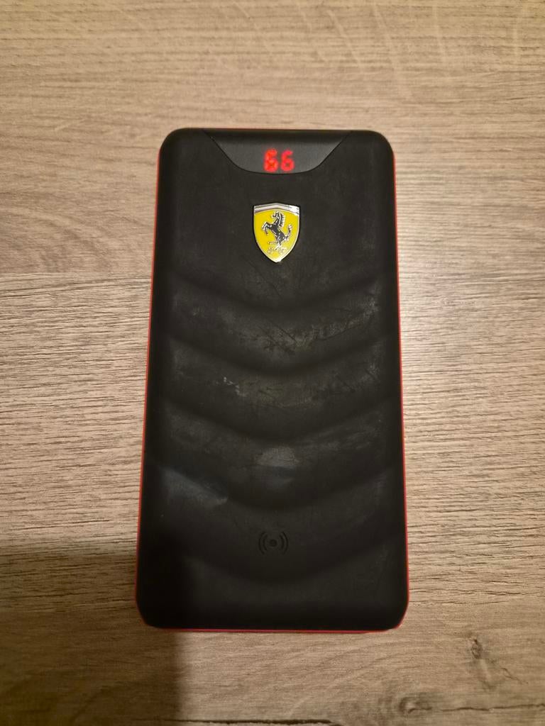 Ferrari powerbank 10.000 mAh – in goeie staat, Télécoms, Téléphonie mobile | Batteries, Enlèvement, Comme neuf