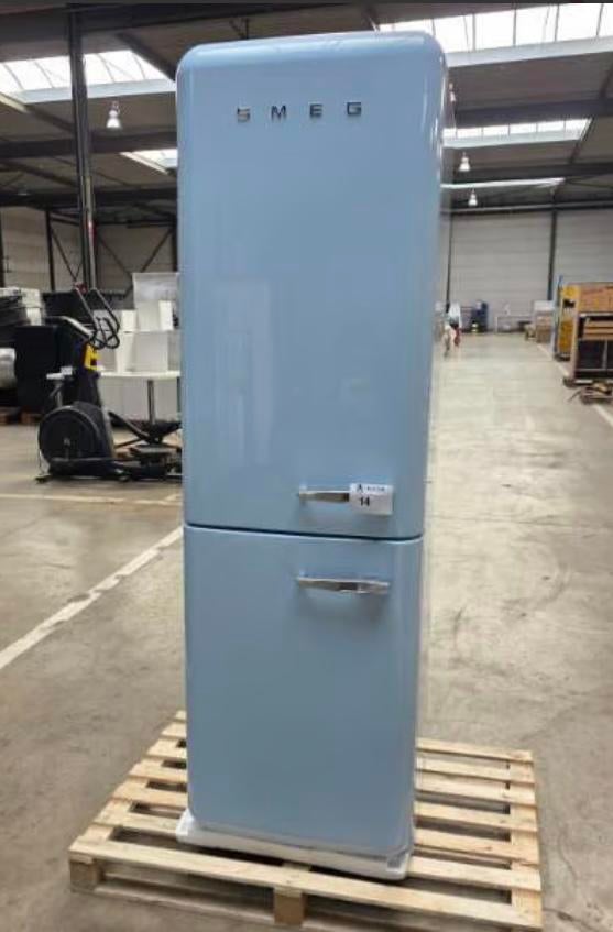 Nieuwe Smeg koelkast met vriesvak, Ophalen, 200 liter of meer, 60 cm of meer, Met aparte vriezer