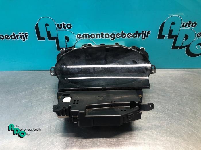 Instrumentenpaneel van een Toyota Yaris (Yaris 1 00-), Gebruikt, -, -, Ophalen of Verzenden