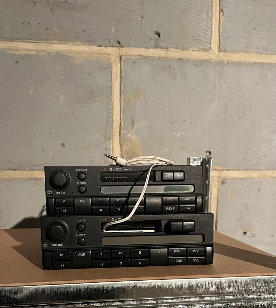 Lot de 2 Autoradios VW Beta d’origine – Avec codes, Autos : Divers, Autoradios, Enlèvement