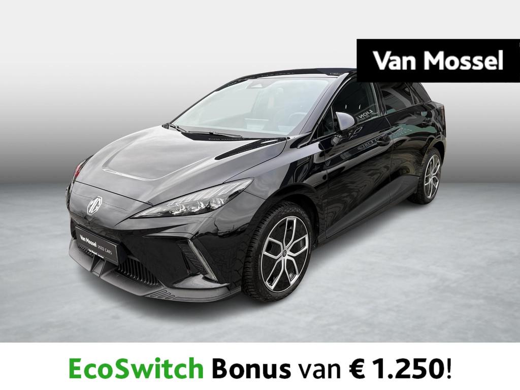 MG MG4 64 kWh Luxury, Auto's, MG, Automaat, Gebruikt, 1675 kg, Zwart