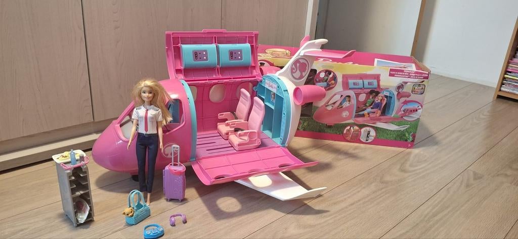 Barbie vliegtuig, Enfants & Bébés, Jouets | Poupées, Enlèvement, Barbie