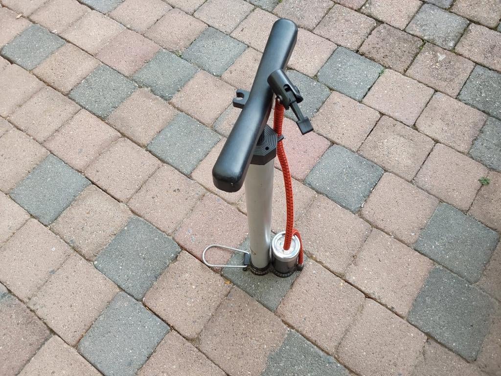 Fiets pomp, Fietsen en Brommers, Ophalen, Drukmeter, Zo goed als nieuw