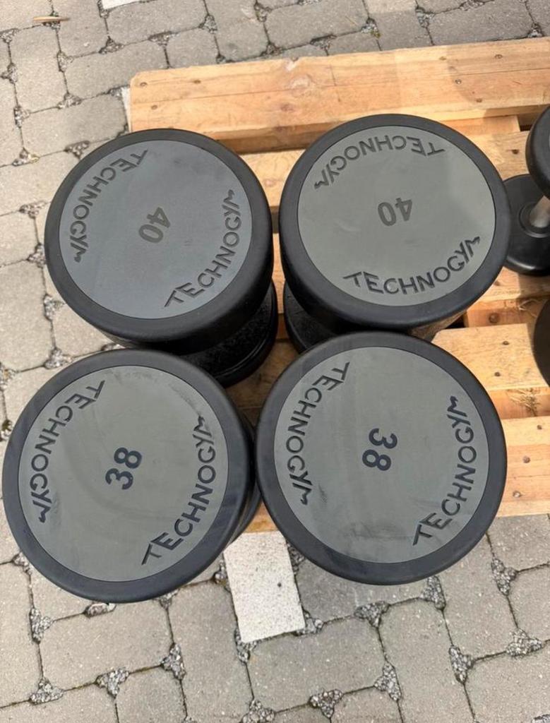 Technogym Dumbells twee paar! 38 en 40kg, Sport en Fitness, Ophalen, Zo goed als nieuw