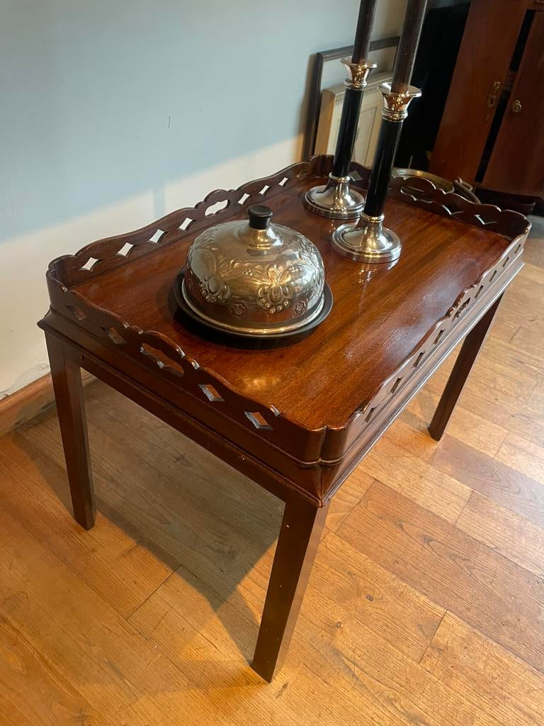 Table d'appoint en acajou massif, Antiquités & Art, Enlèvement ou Envoi