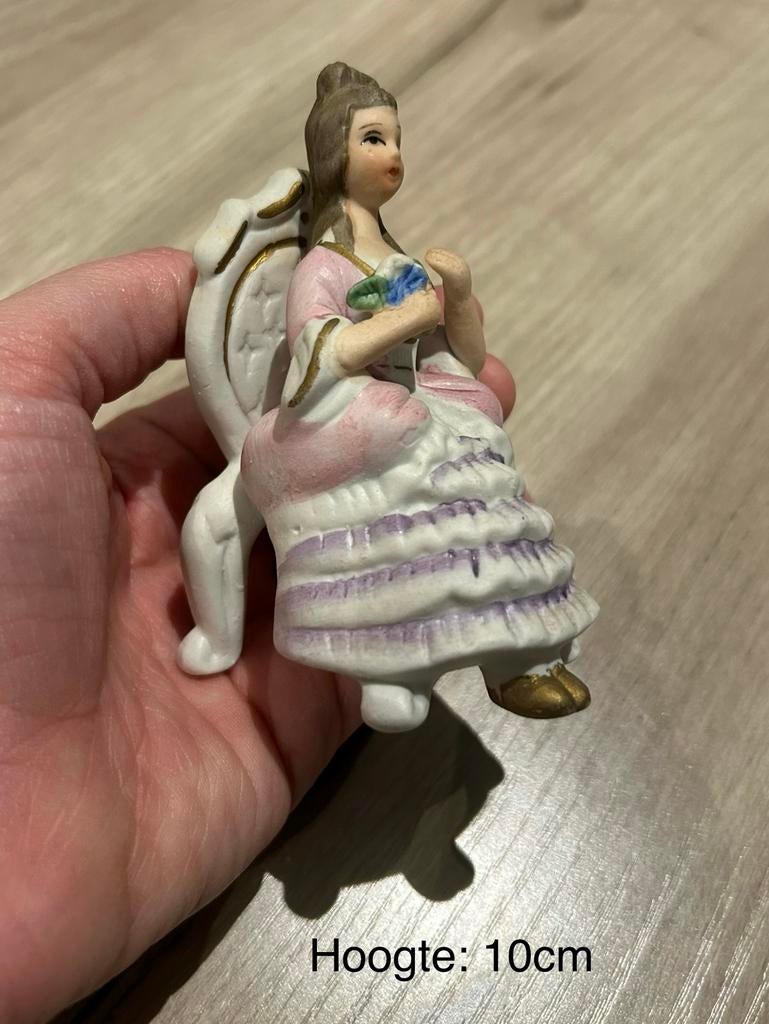Beeldje dame op stoel, Enlèvement ou Envoi, Comme neuf