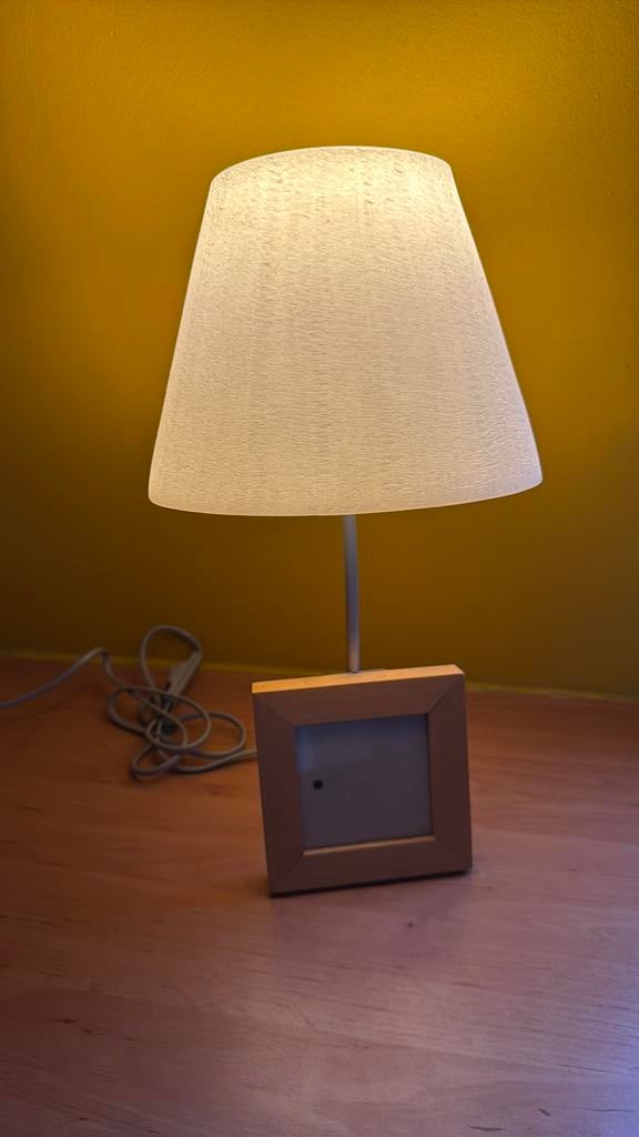 lampe de table IKEA avec support photo et interrupteur, Maison & Meubles, Lampes | Lampes de table, Enlèvement ou Envoi, Comme neuf