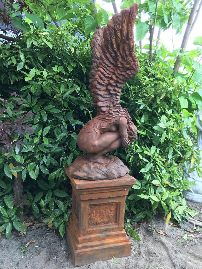 Ange en oxyde agenouillé très robuste avec ailes relevées, Enlèvement ou Envoi, Pierre, Ange