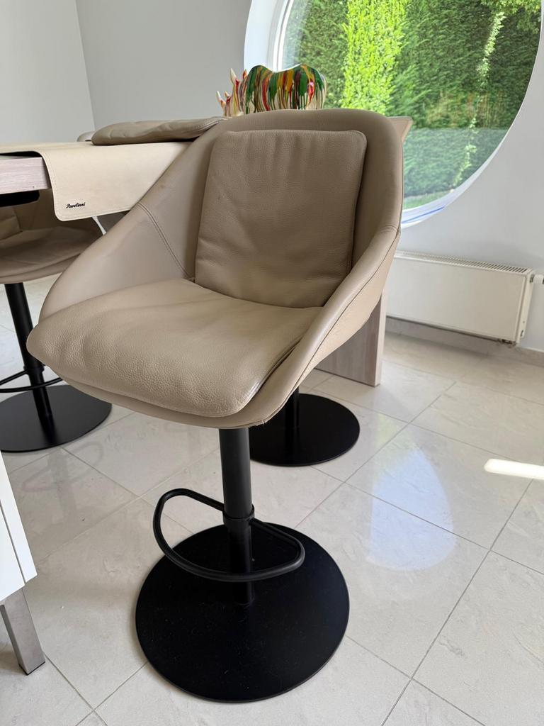 Barstoelen in leder (beige) 4 stuks, Enlèvement, Comme neuf